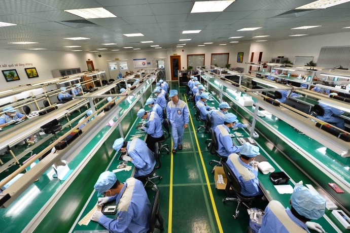 IPhone charger circuit manufacturing factory in Vietnam