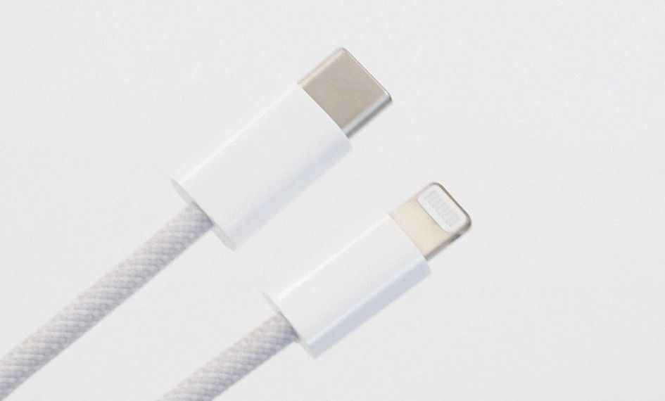 Which companies in Vietnam produce iPhone - iPad charging cables?
