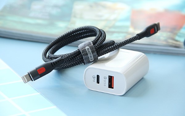 Vietnam's Ascent: Powering the World with iPhone Charging Cables